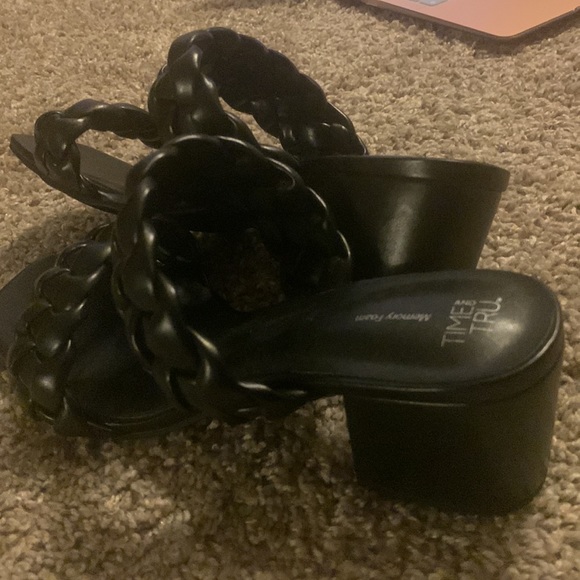 Black mules. Size 9. Never worn - Picture 2 of 2